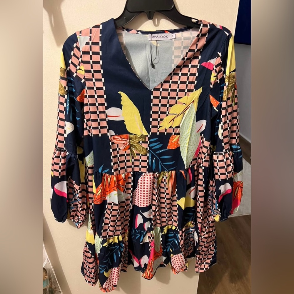 Women’s MISSLOOK long sleeve mini  V neck dress size small
